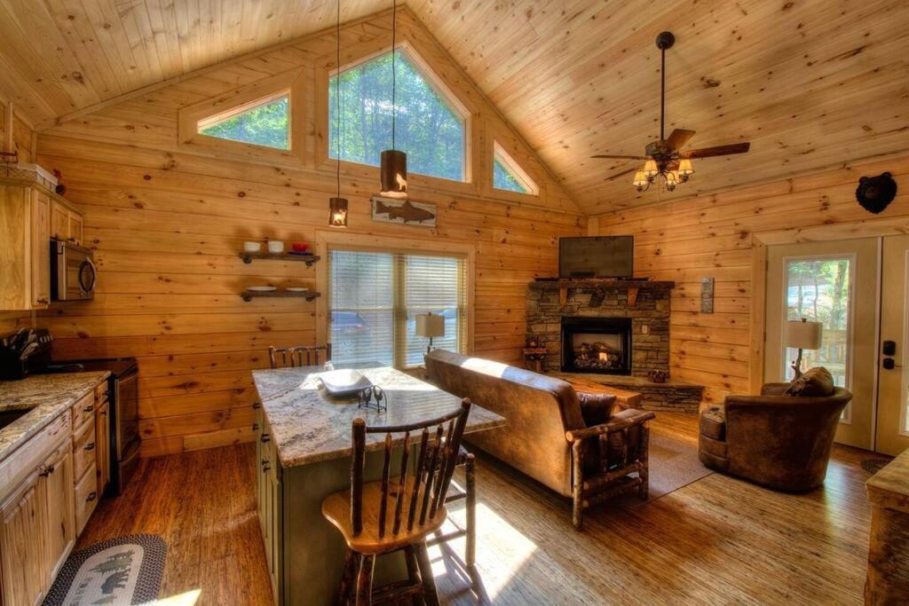 فيلا Honeymoon Getaway In Woods Near Noc And Smoky Mtn Rr مدينة كليرمونت المظهر الخارجي الصورة